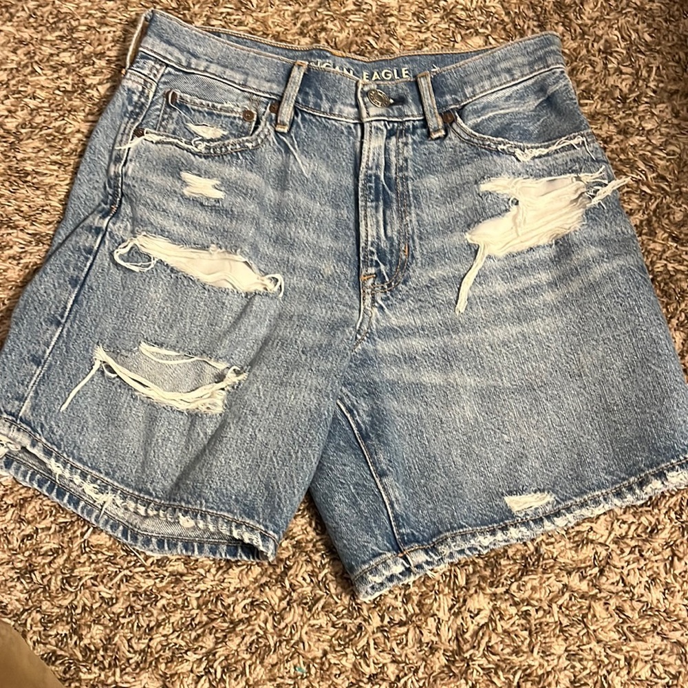 Size 4 American eagle mom shorts